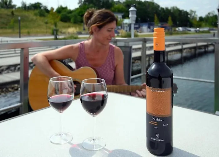 Seehausboot/geiseltalsee Inkl. 2 Sups Und Kanu * Braunsbedra