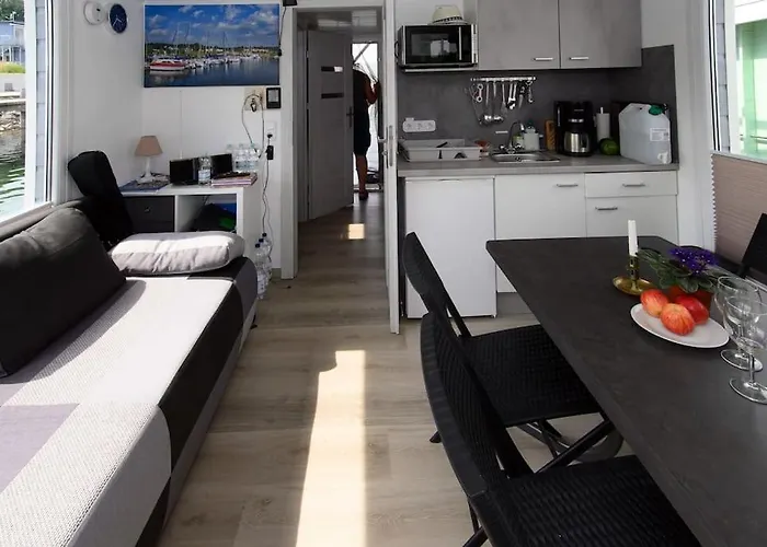 Seehausboot/geiseltalsee Inkl. 2 Sups Und Kanu Ботель *