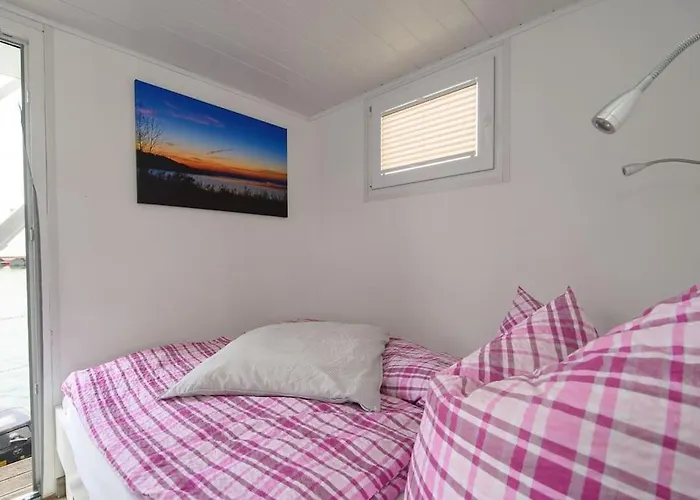 Seehausboot/geiseltalsee Inkl. 2 Sups Und Kanu * Braunsbedra