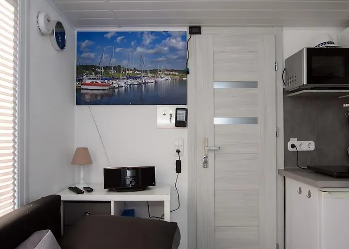 Seehausboot/geiseltalsee Inkl. 2 Sups Und Kanu Ботель