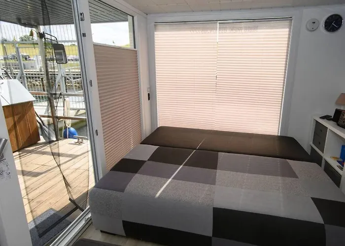 Ботель Seehausboot/geiseltalsee Inkl. 2 Sups Und Kanu *