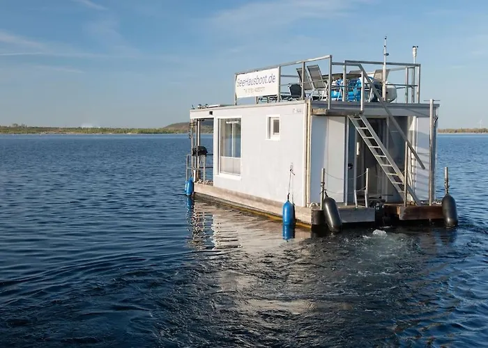 Seehausboot/geiseltalsee Inkl. 2 Sups Und Kanu